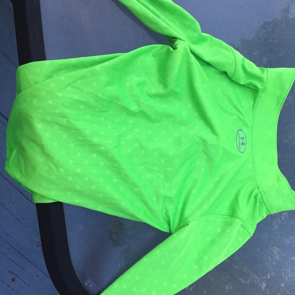 under amour shirt, long sleeves and a thumb whole - Picture 5 of 5